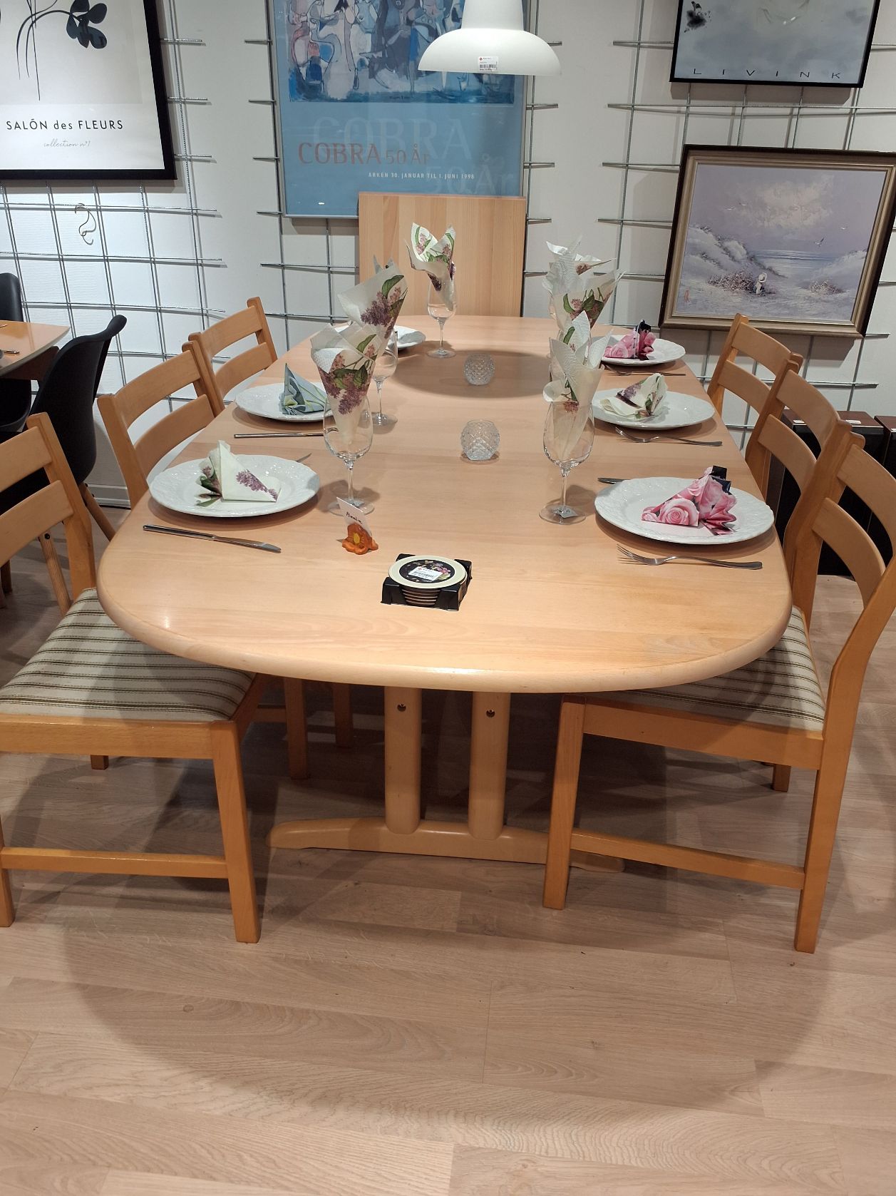 Skovby spisebord med 2. Plader a 50 c,m og 6 stole